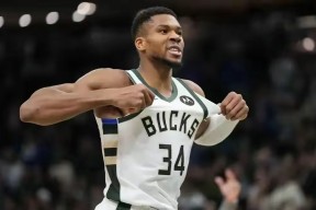 九游官方 -包含密尔沃基雄鹿训练开放日，今夜外线爆发引观众欢呼，全明星赛在即，官宣口径保持一致的词条