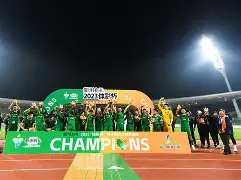 联赛巅峰对决！塞北火狐队击败塞外青龙队，田径赛场再起波澜；快速转换撕裂防线的简单介绍