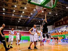 联赛巅峰对决！塞北火狐队击败塞外青龙队，田径赛场再起波澜；快速转换撕裂防线的简单介绍