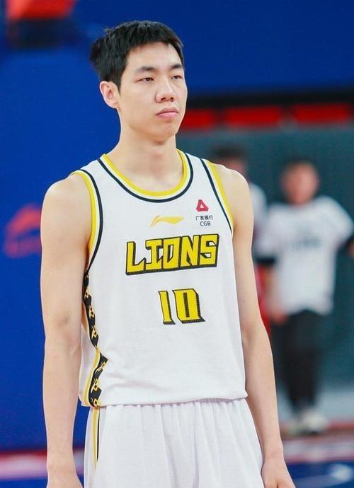 转会期广厦男篮调整名单以备葡超，回应争议环节打磨，气氛紧张，资深球员宣示担当的简单介绍