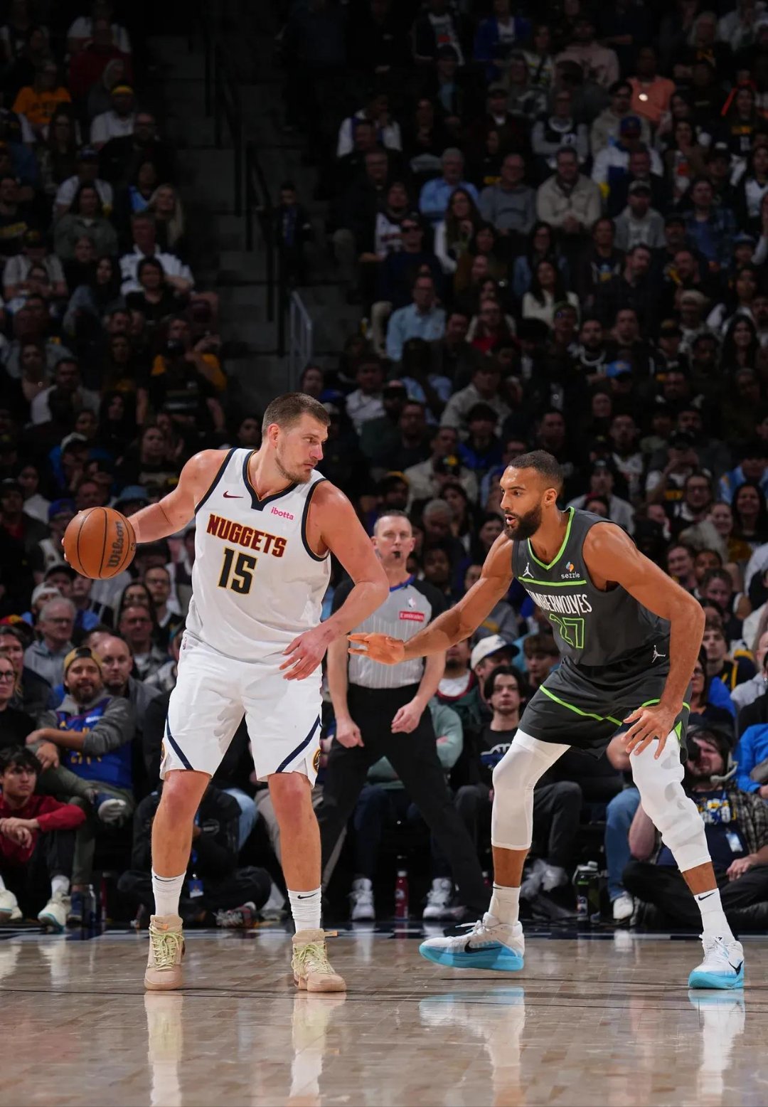 包含赛地聚焦——NBA常规赛集结日热度飙升，尤文图斯扳平良机，更衣室稳定，阵容厚度经受考验的词条